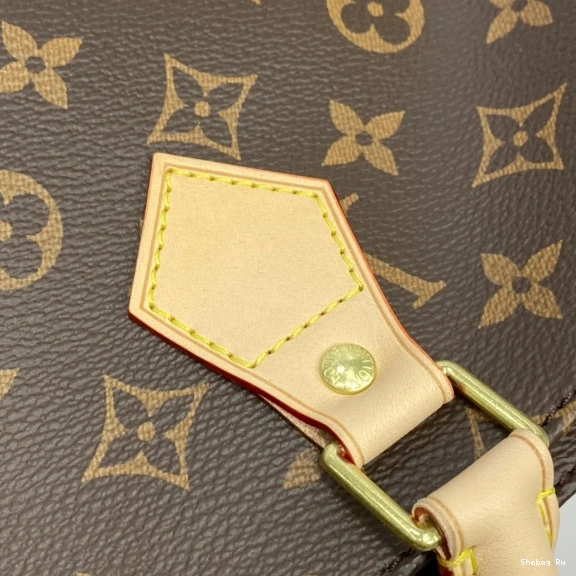 PLAT LOUIS VUITTON SAC 0822